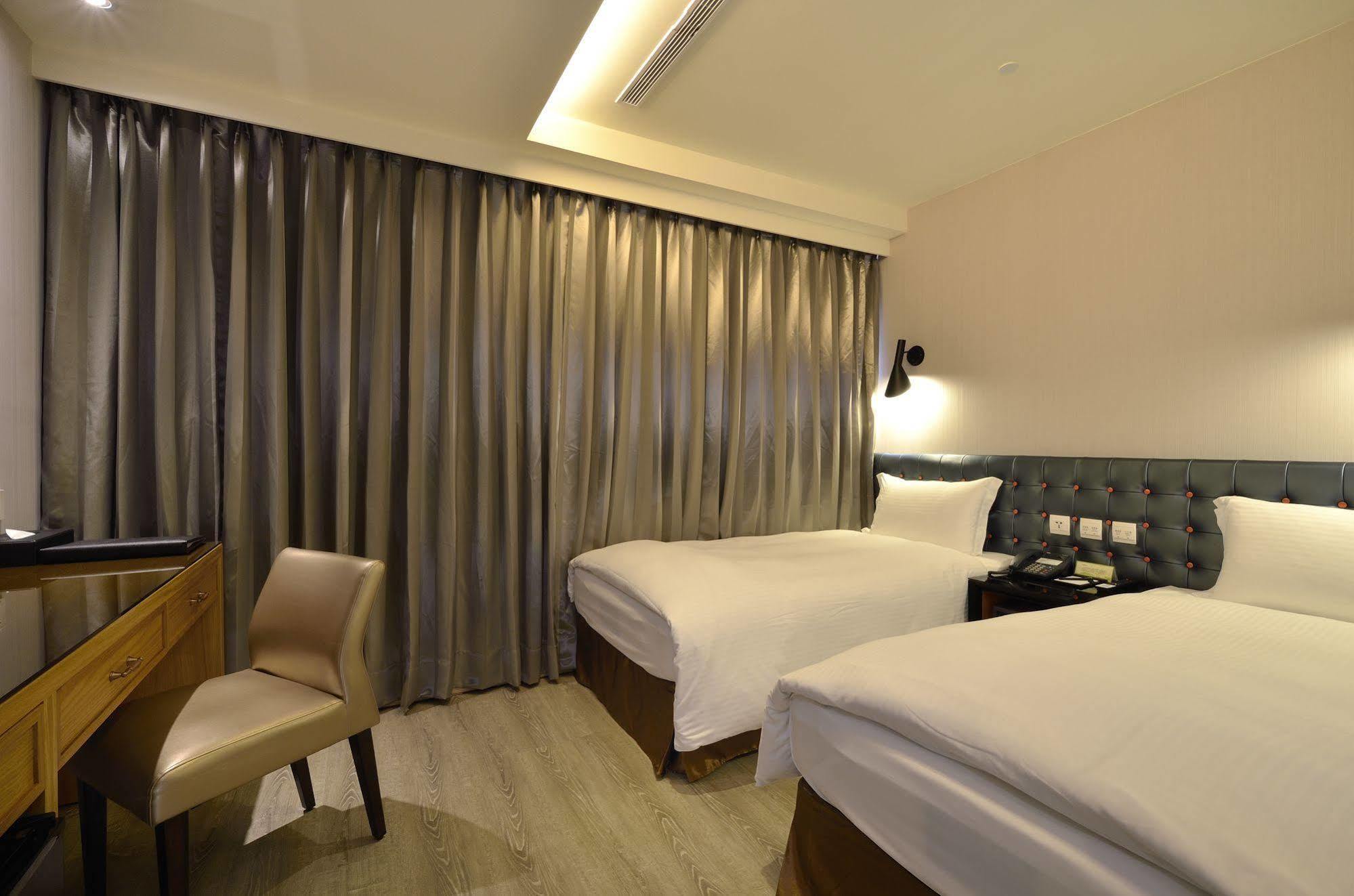 Stay Hotel - Taichung Yizhong Екстериор снимка